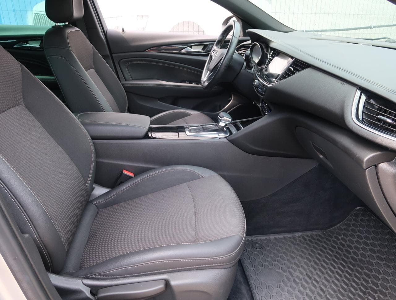 2018 Opel INSIGNIA - 12