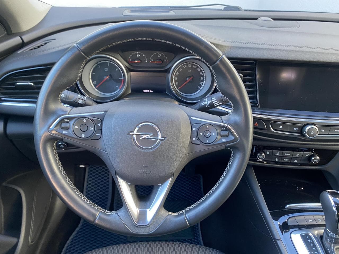 2017 Opel Insignia - 11