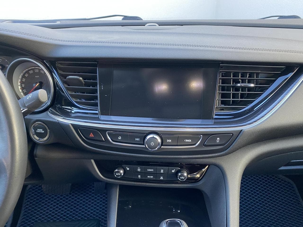 2017 Opel Insignia - 12