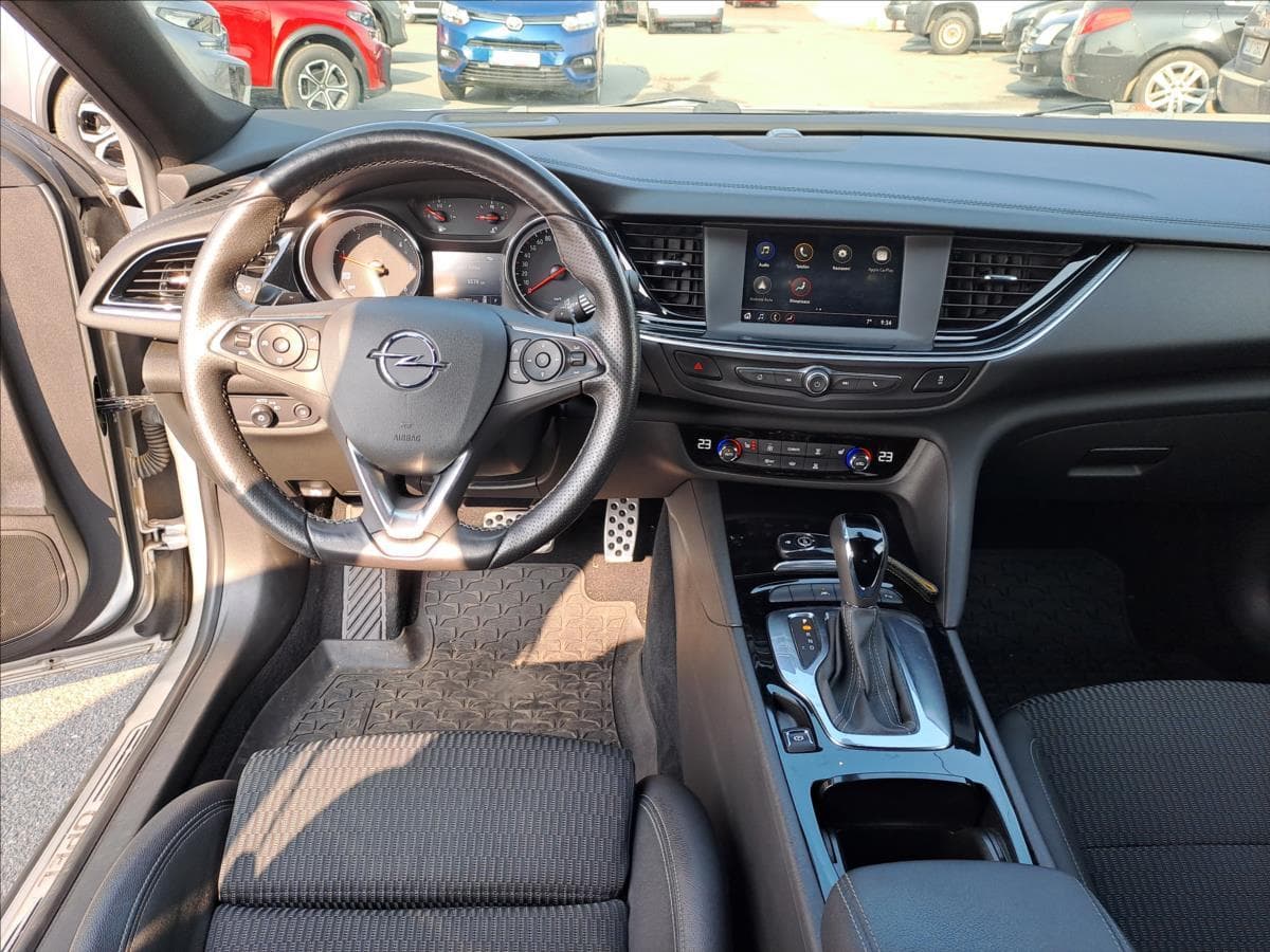 2018 Opel INSIGNIA - 10