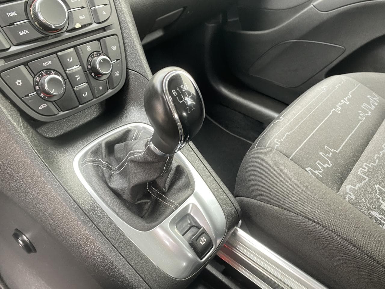 2017 Opel MERIVA - 15
