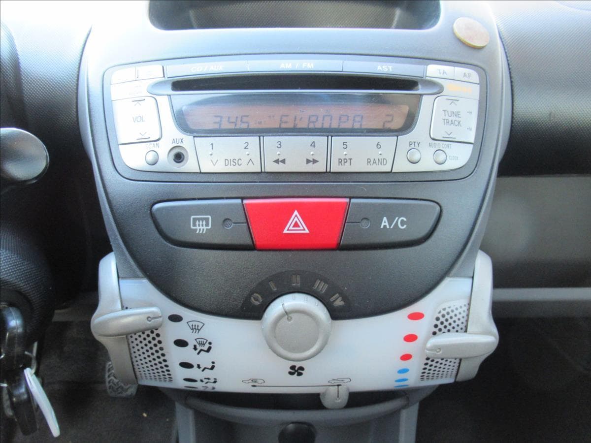 2010 Peugeot 107 - 10