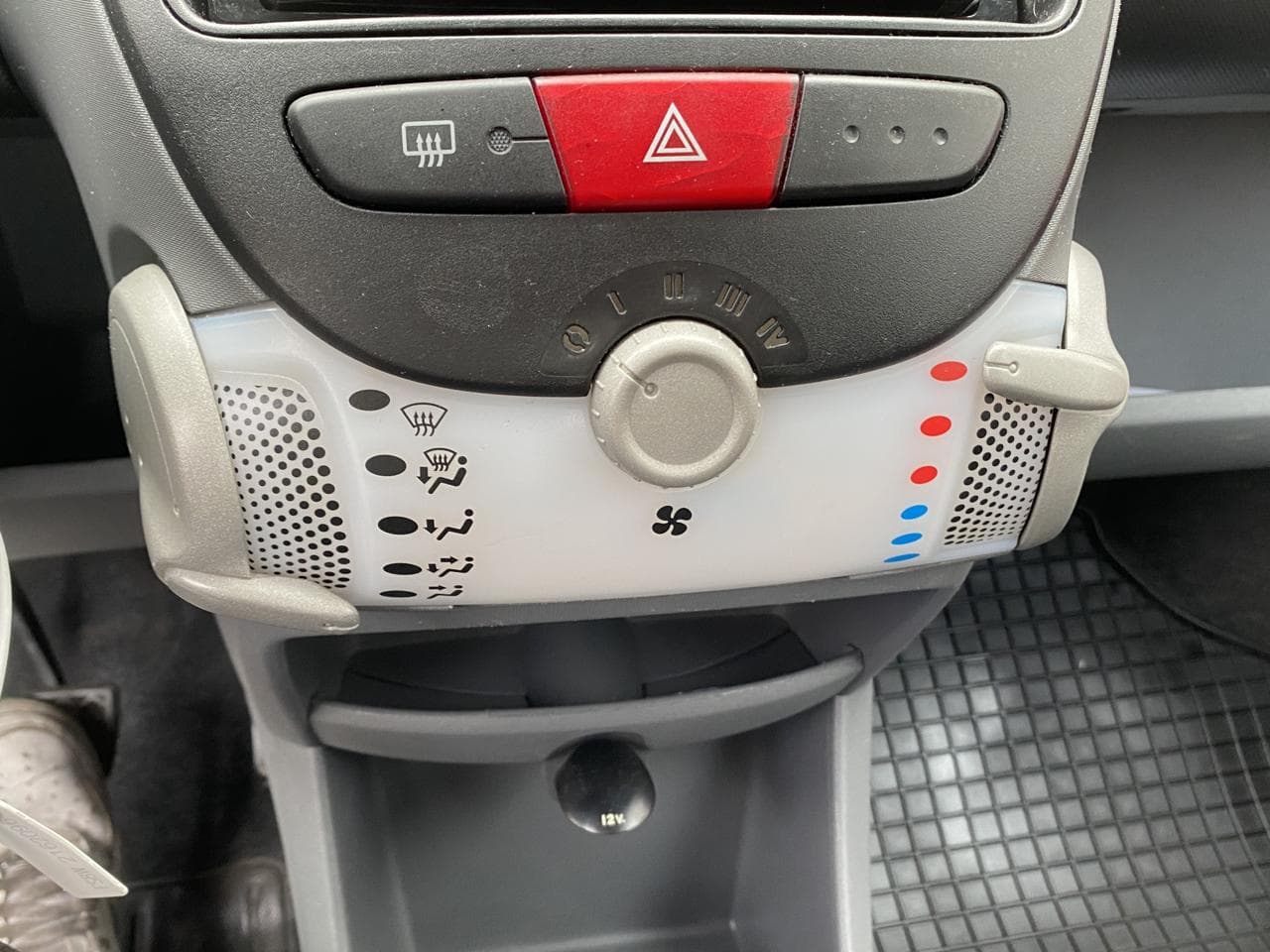2008 Peugeot 107 - 11
