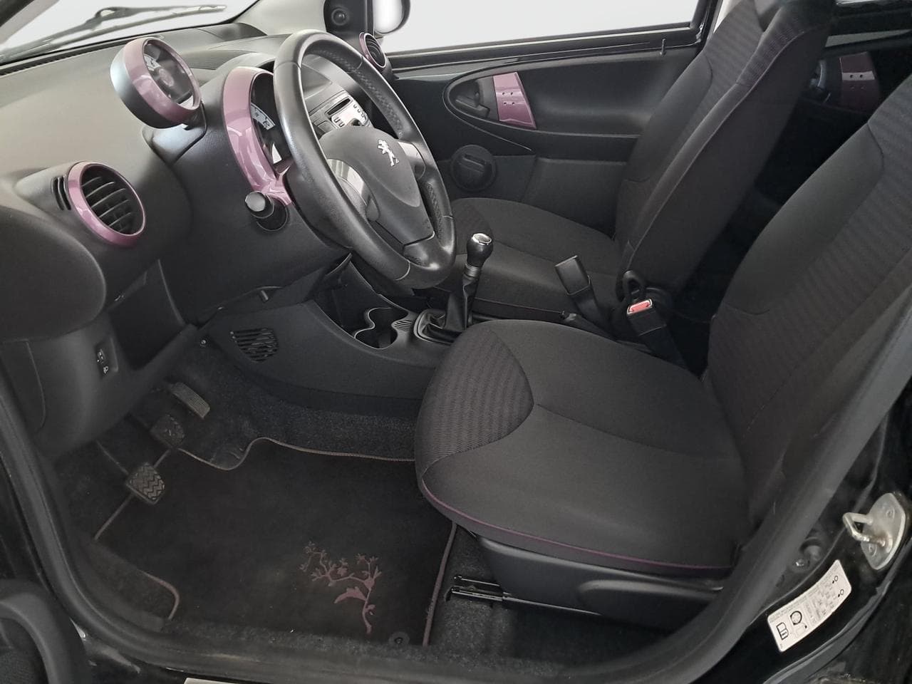 2014 Peugeot 107 - 29