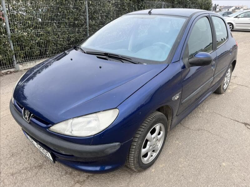Peugeot 206 1,4 i KLIMA ALU NOVÉ PNEU hatchback