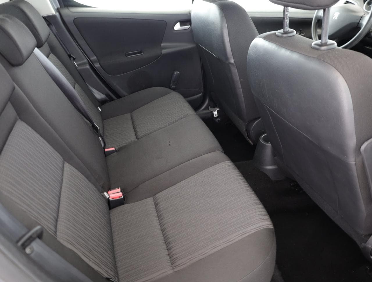 2009 Peugeot 207 - 11