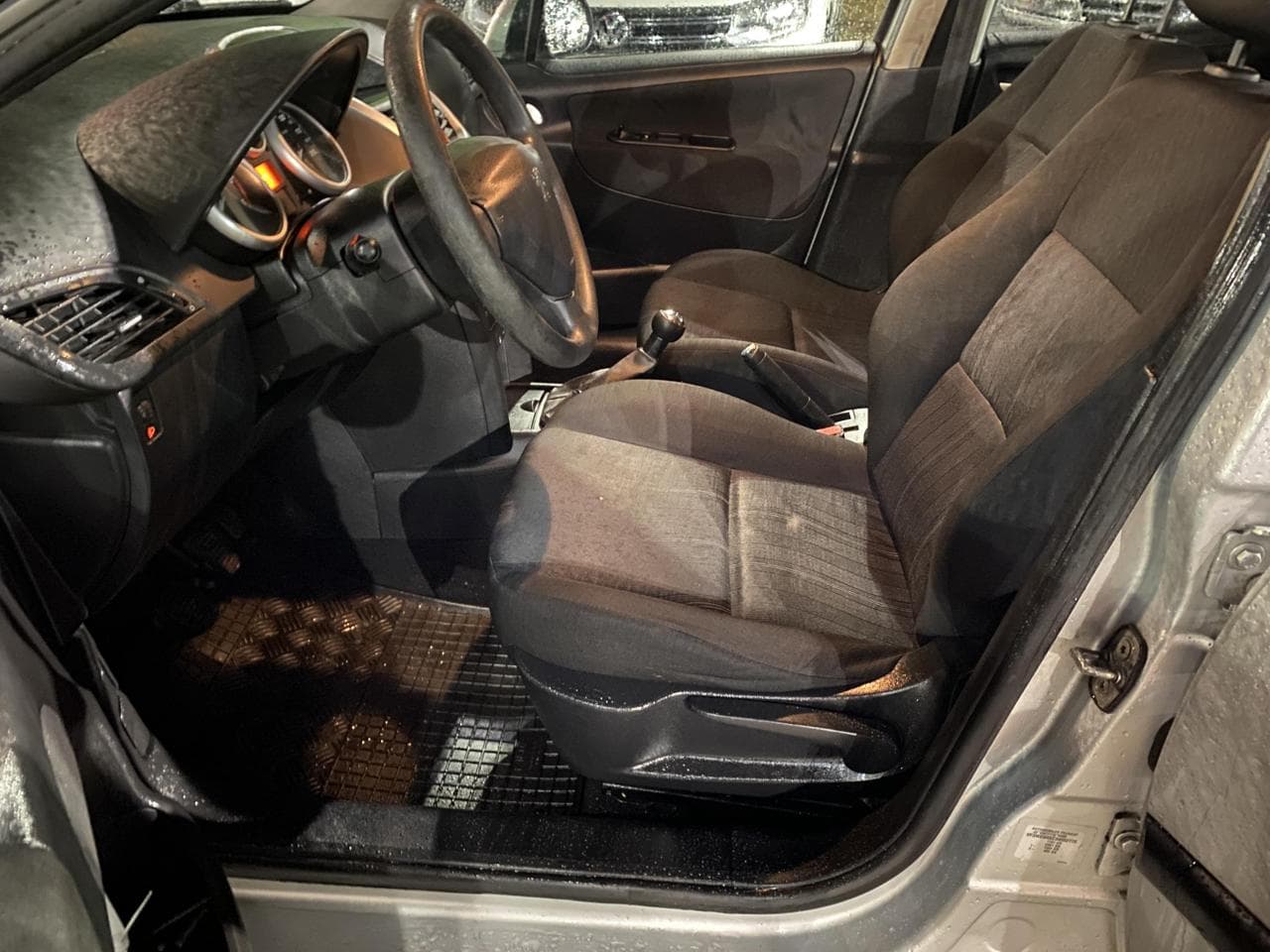 2010 Peugeot 207 - 9