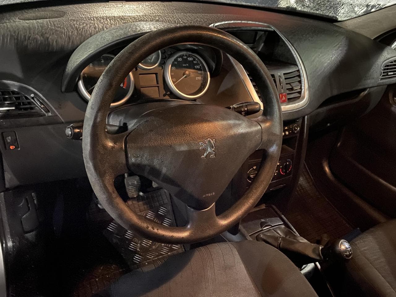 2010 Peugeot 207 - 12