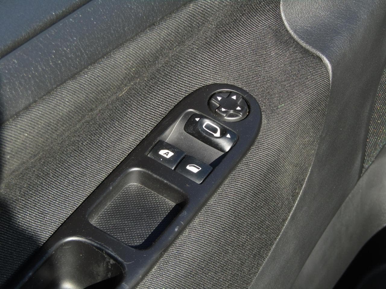 2010 Peugeot 207 - 10