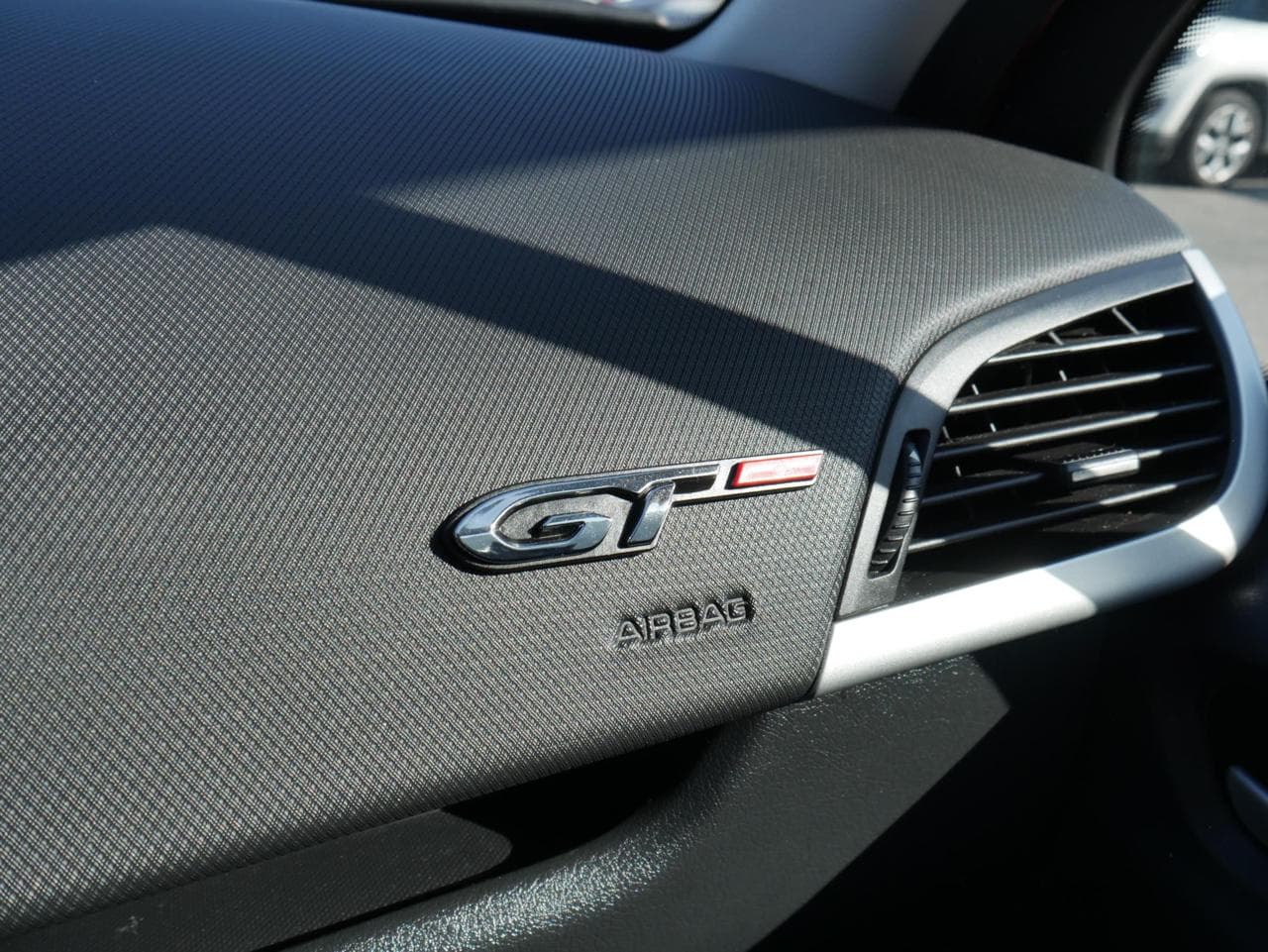 2010 Peugeot 207 - 13