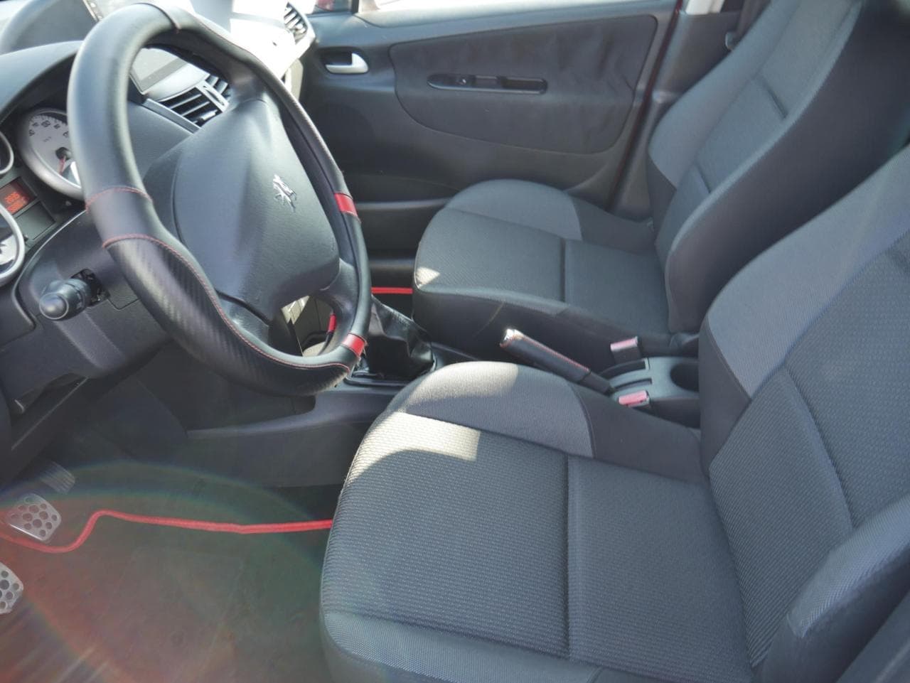 2010 Peugeot 207 - 10