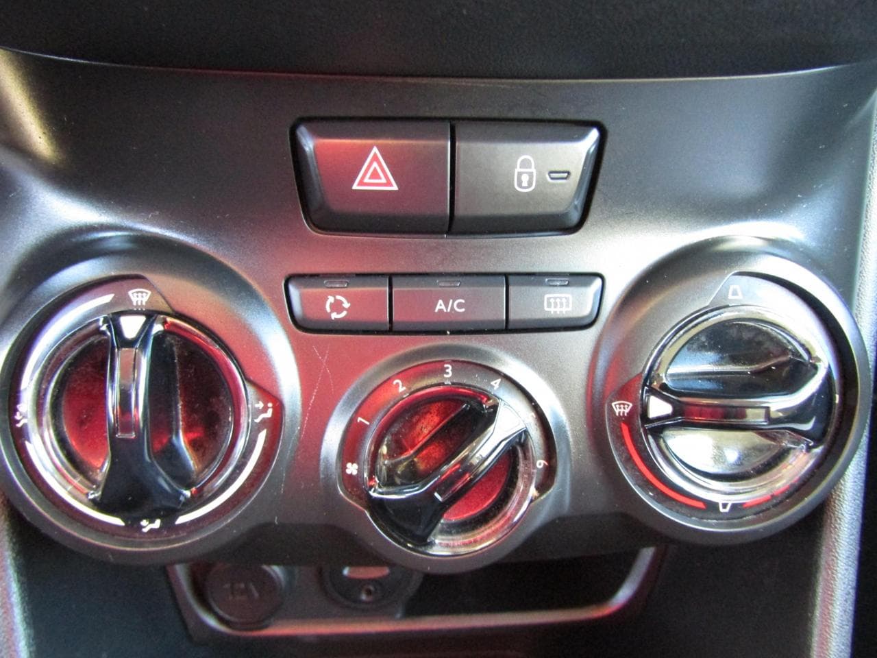 2014 Peugeot 208 - 15