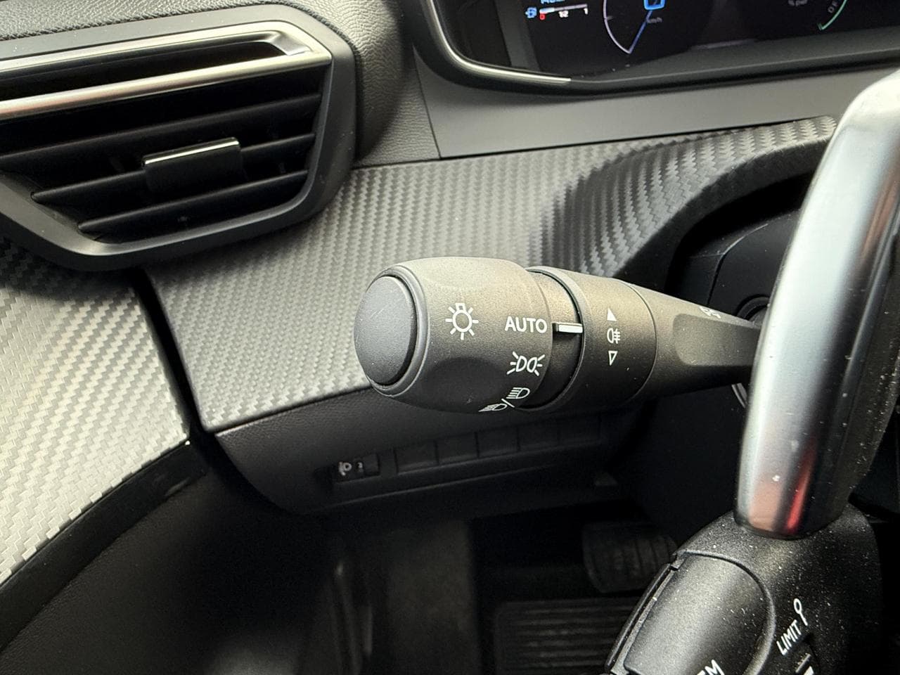 2025 Peugeot 208 - 12