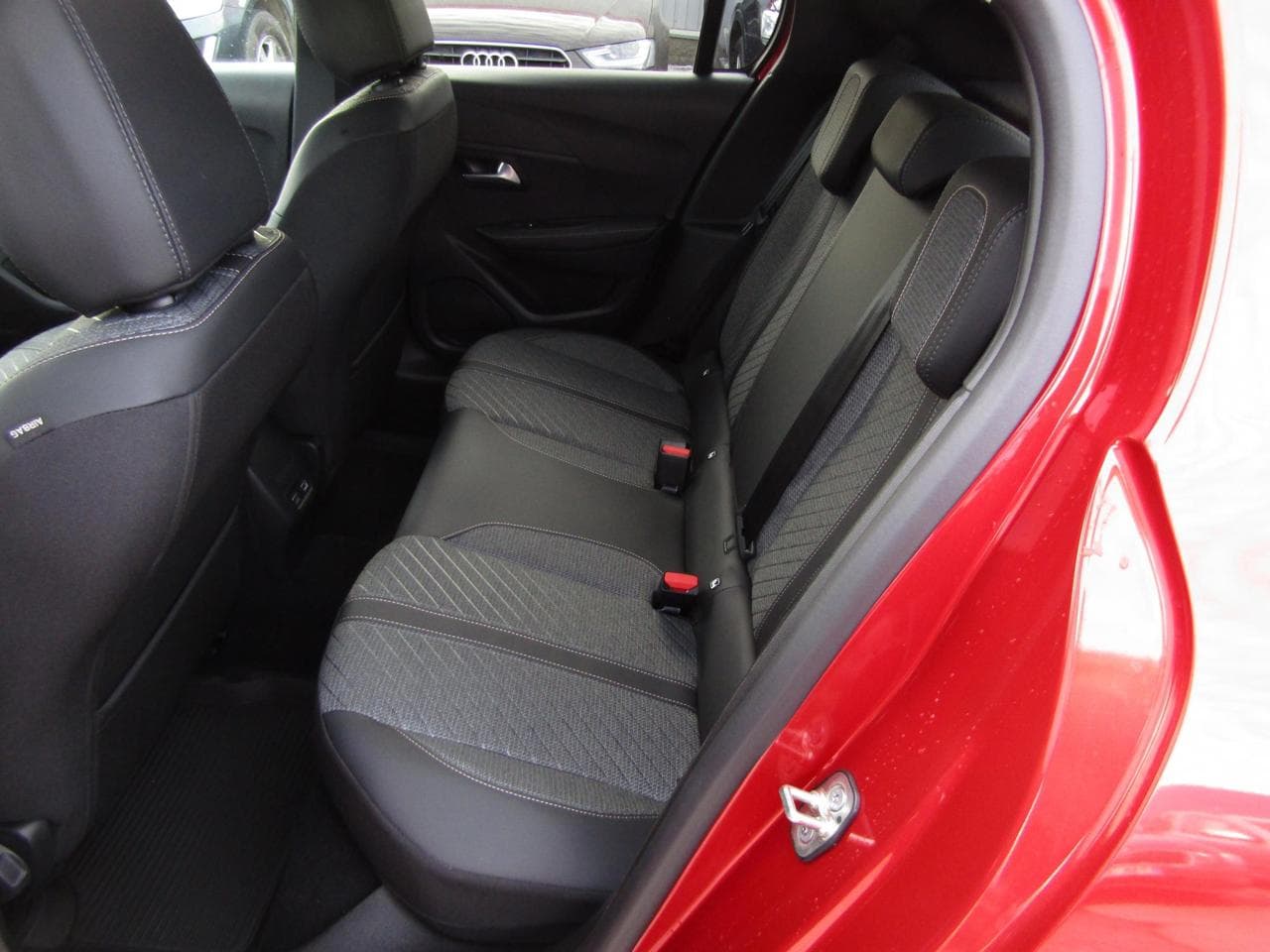 2025 Peugeot 208 - 10