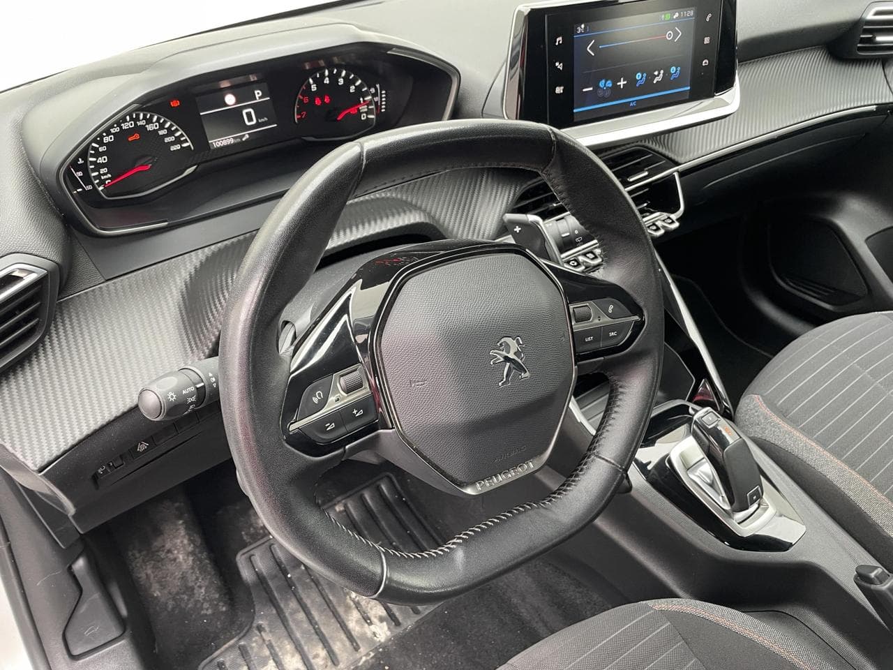 2020 Peugeot 208 - 11