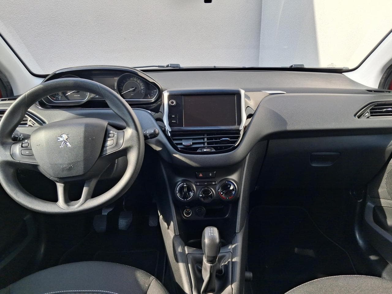 2017 Peugeot 208 - 9