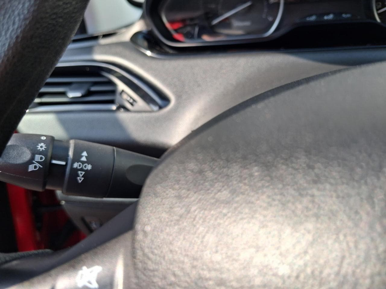 2017 Peugeot 208 - 11