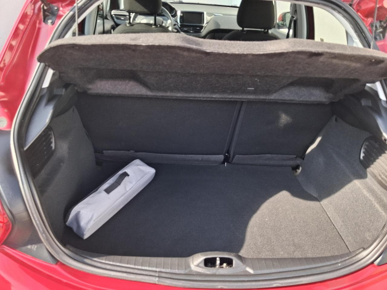 2017 Peugeot 208 - 7