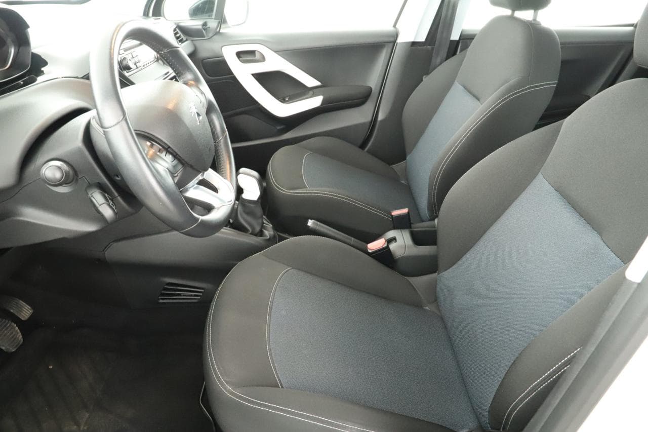 2018 Peugeot 208 - 13