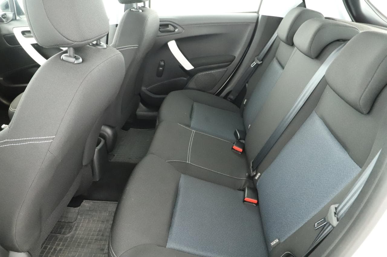 2018 Peugeot 208 - 12