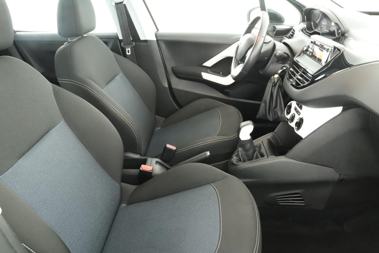 2018 Peugeot 208 - 10