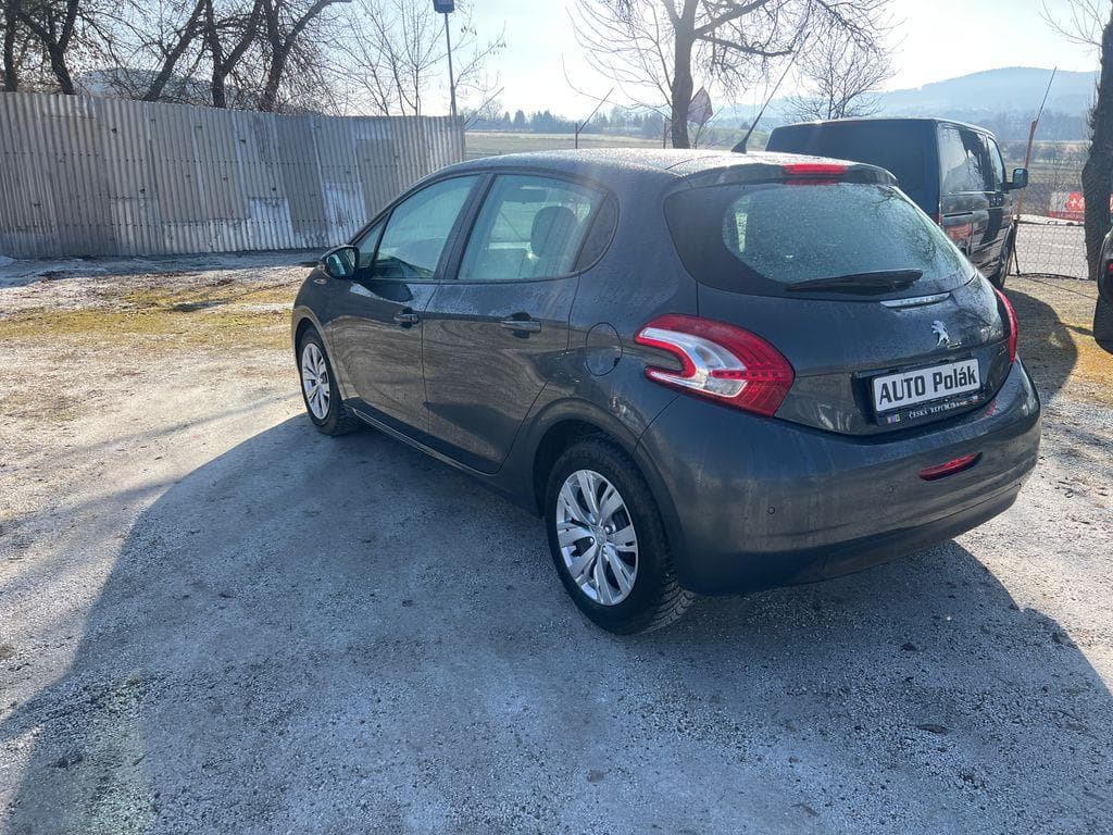 2013 Peugeot 208 - 10