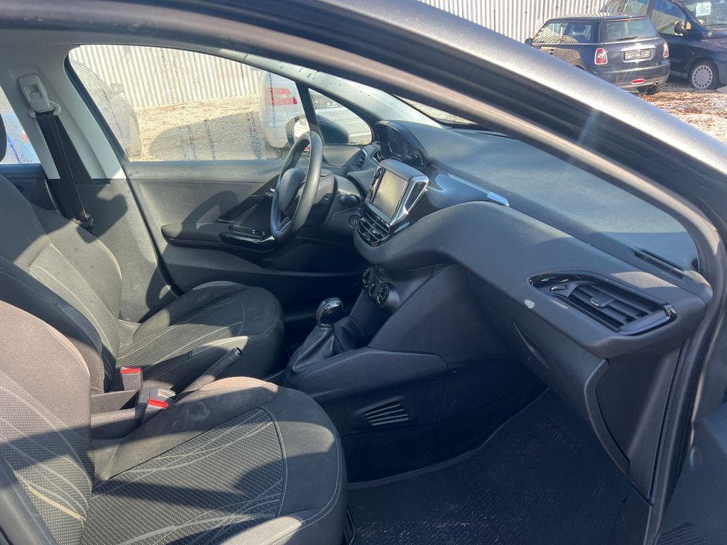 2013 Peugeot 208 - 8