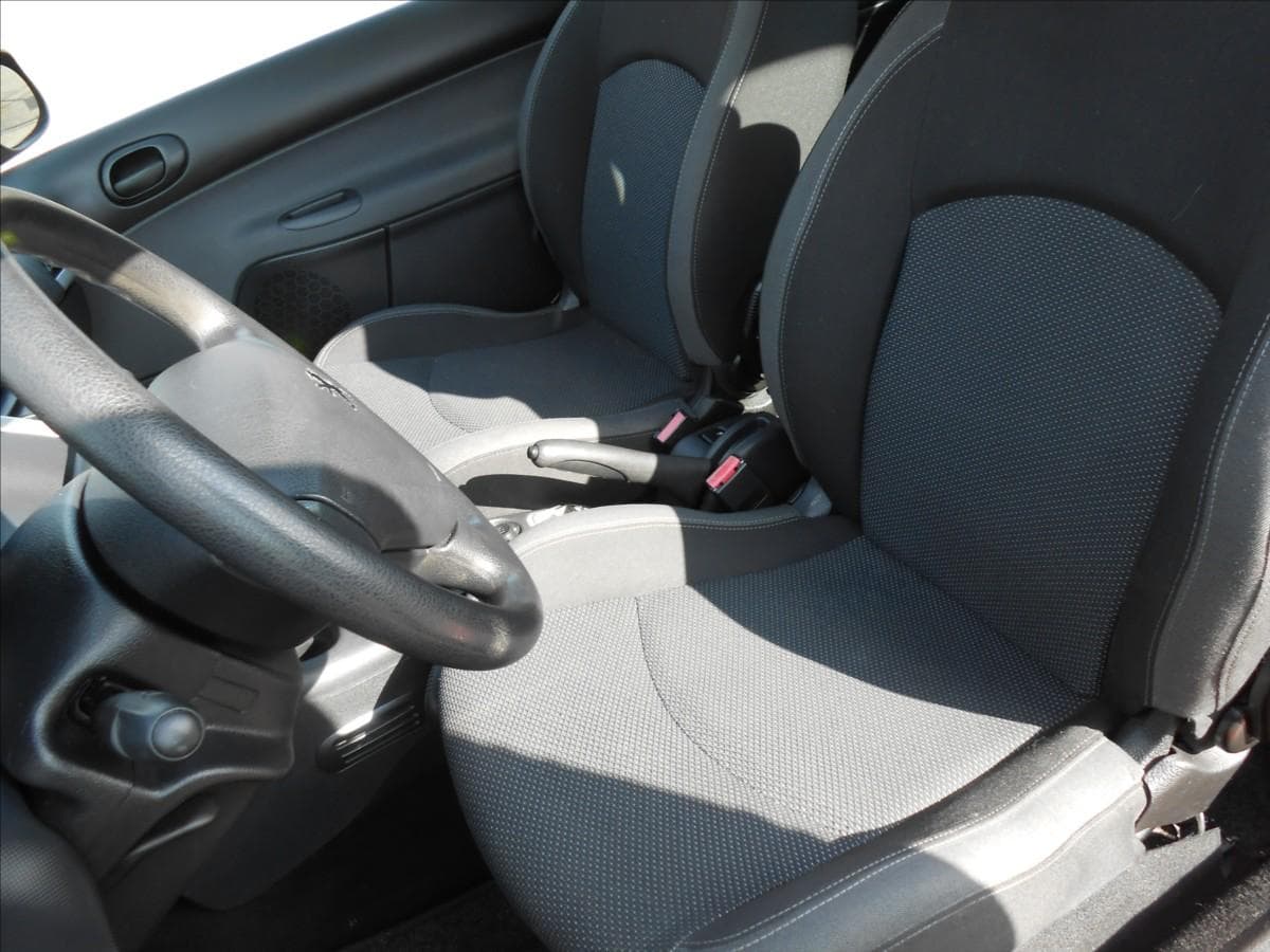 2010 Peugeot 206 - 15