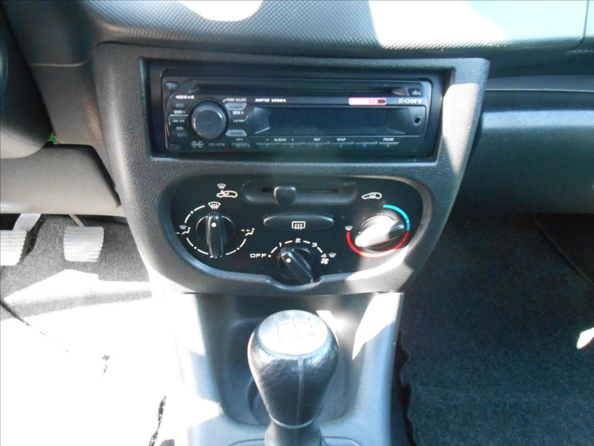 2010 Peugeot 206 - 27