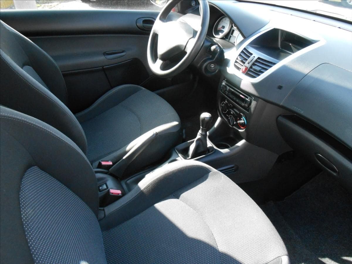 2010 Peugeot 206 - 37