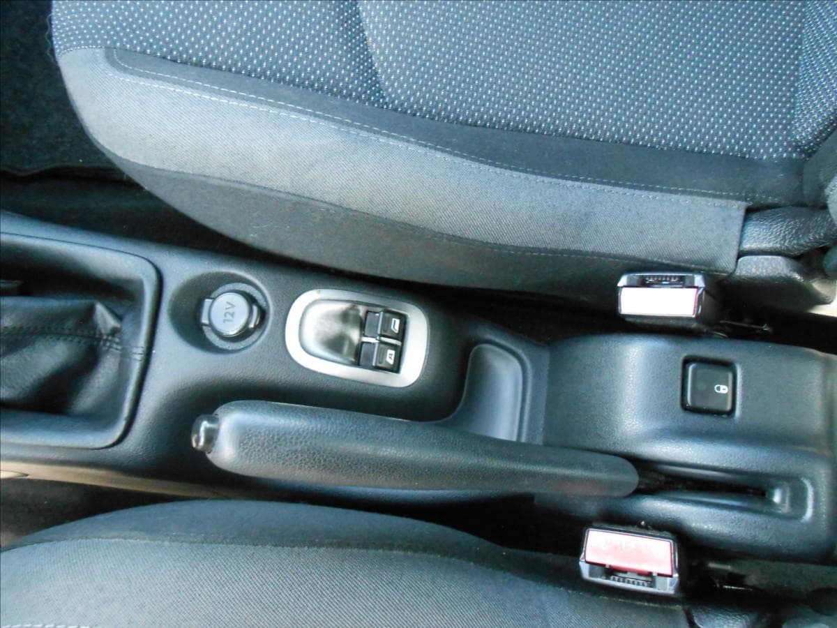 2010 Peugeot 206 - 29