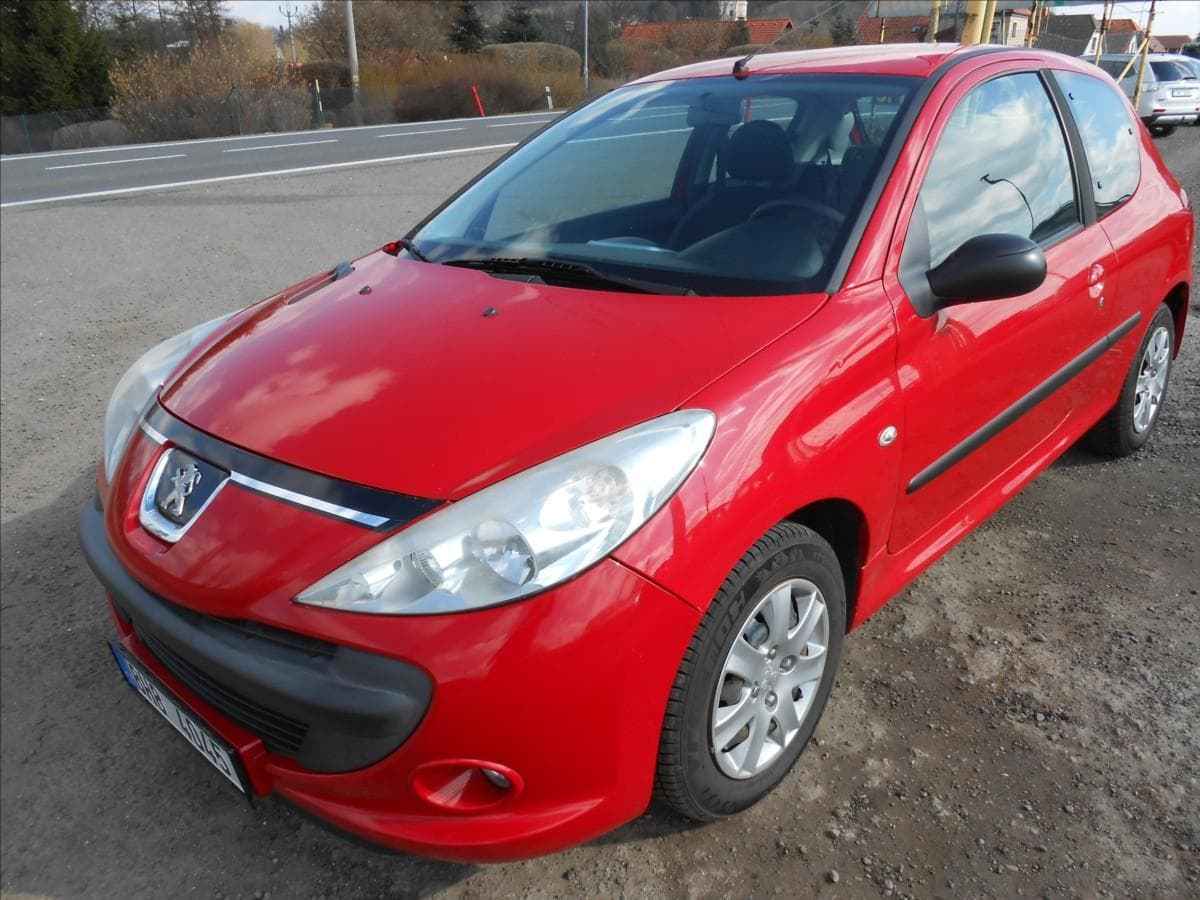 Peugeot 206 1,1 i 44 kW PLUS Serviska hatchback