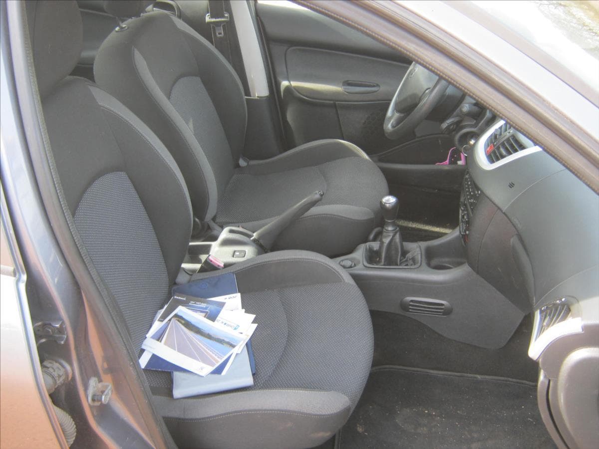 2011 Peugeot 206 - 27