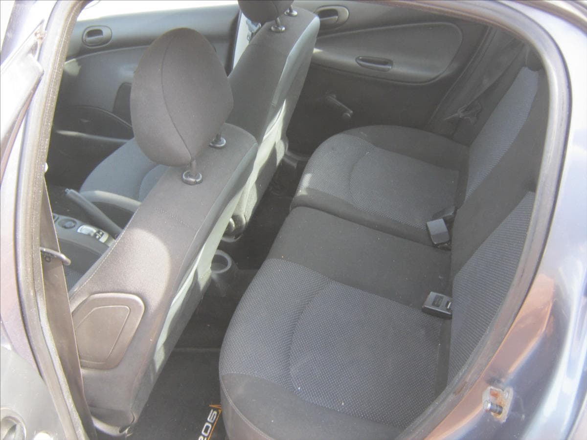 2011 Peugeot 206 - 21