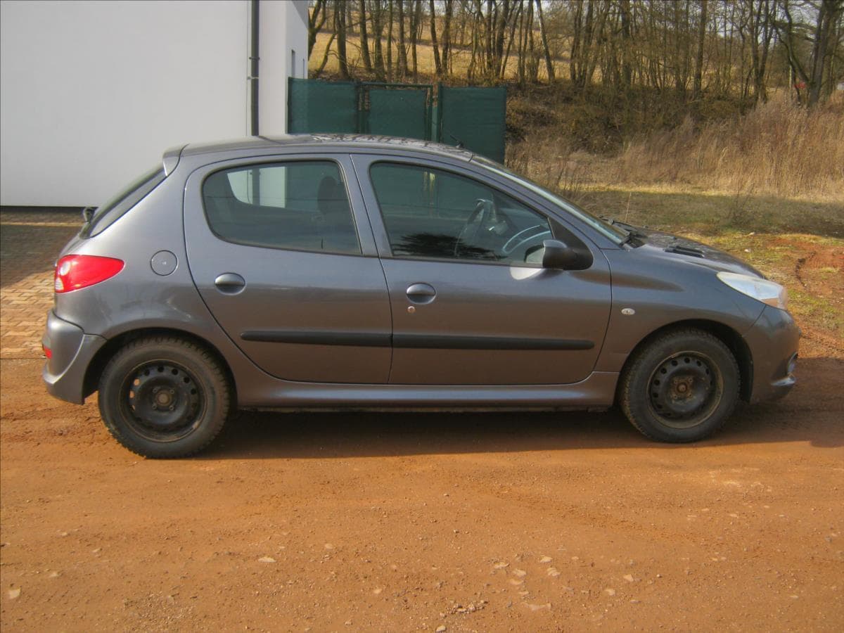 2011 Peugeot 206 - 13