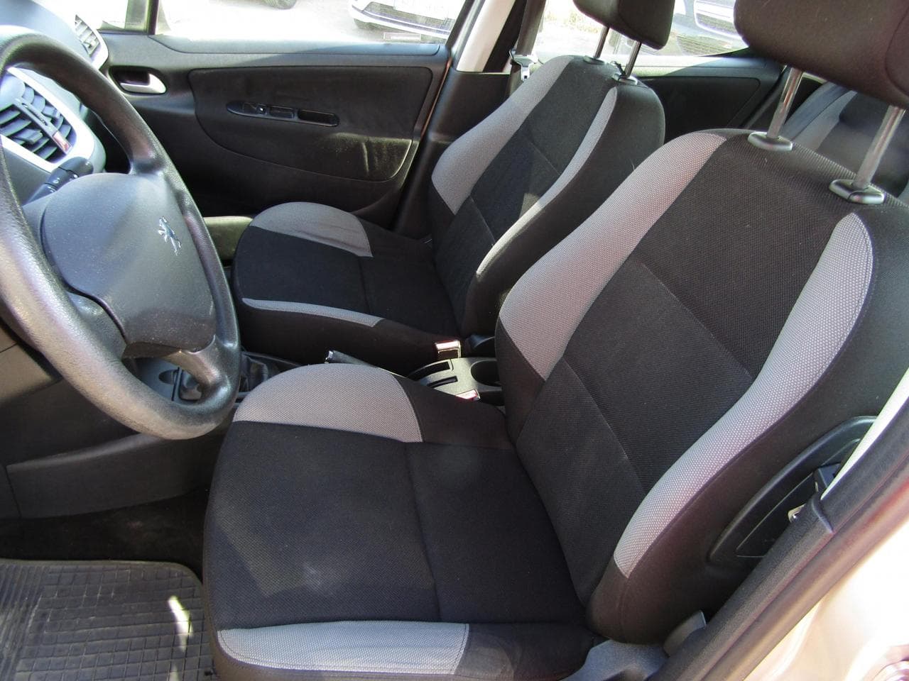 2009 Peugeot 207 - 9