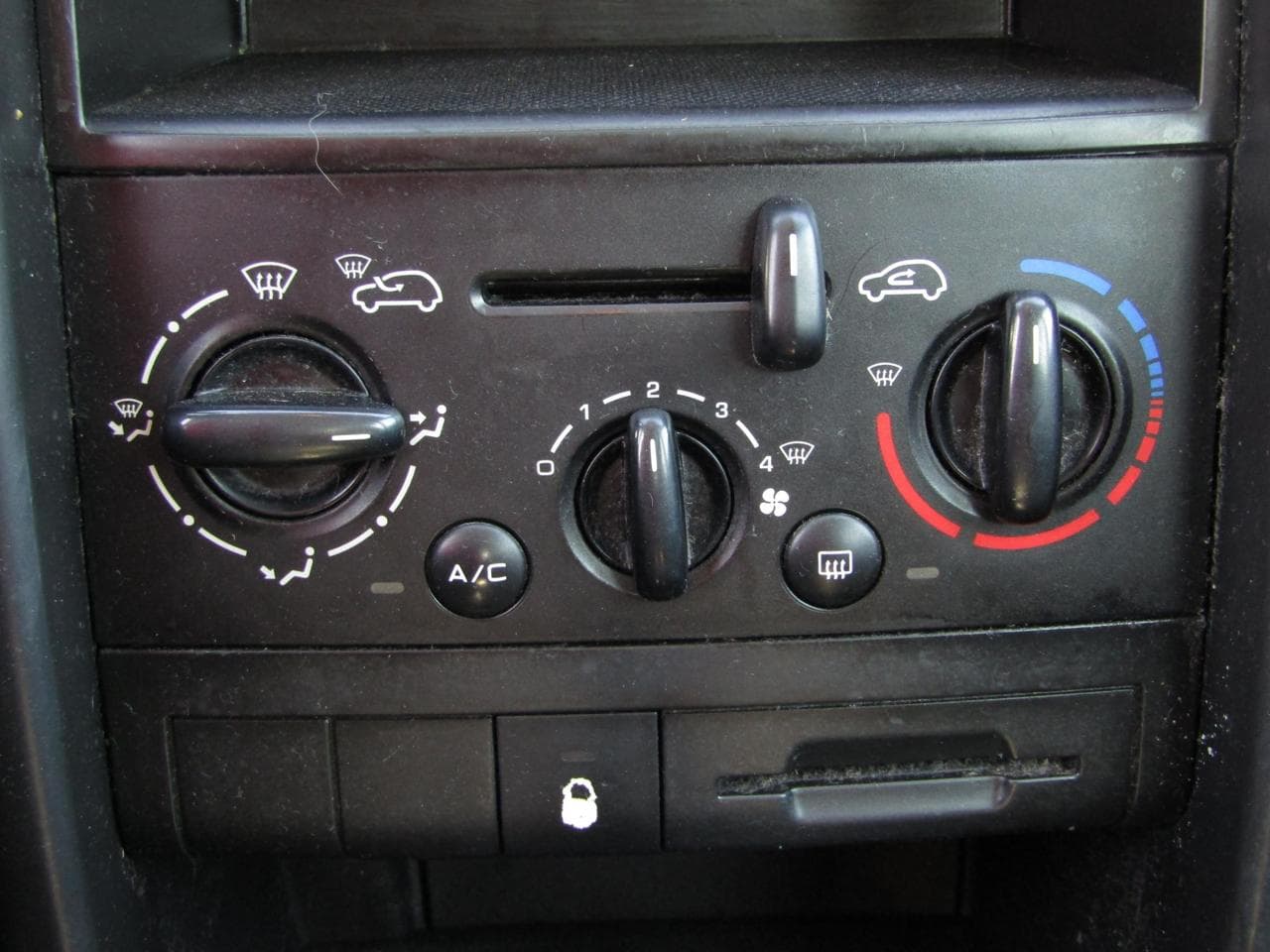 2009 Peugeot 207 - 12