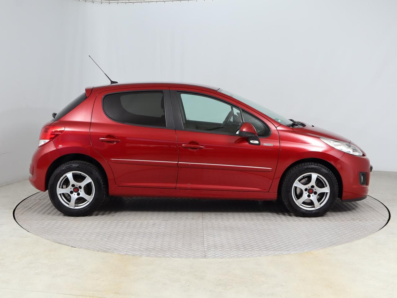2010 Peugeot 207 - 15