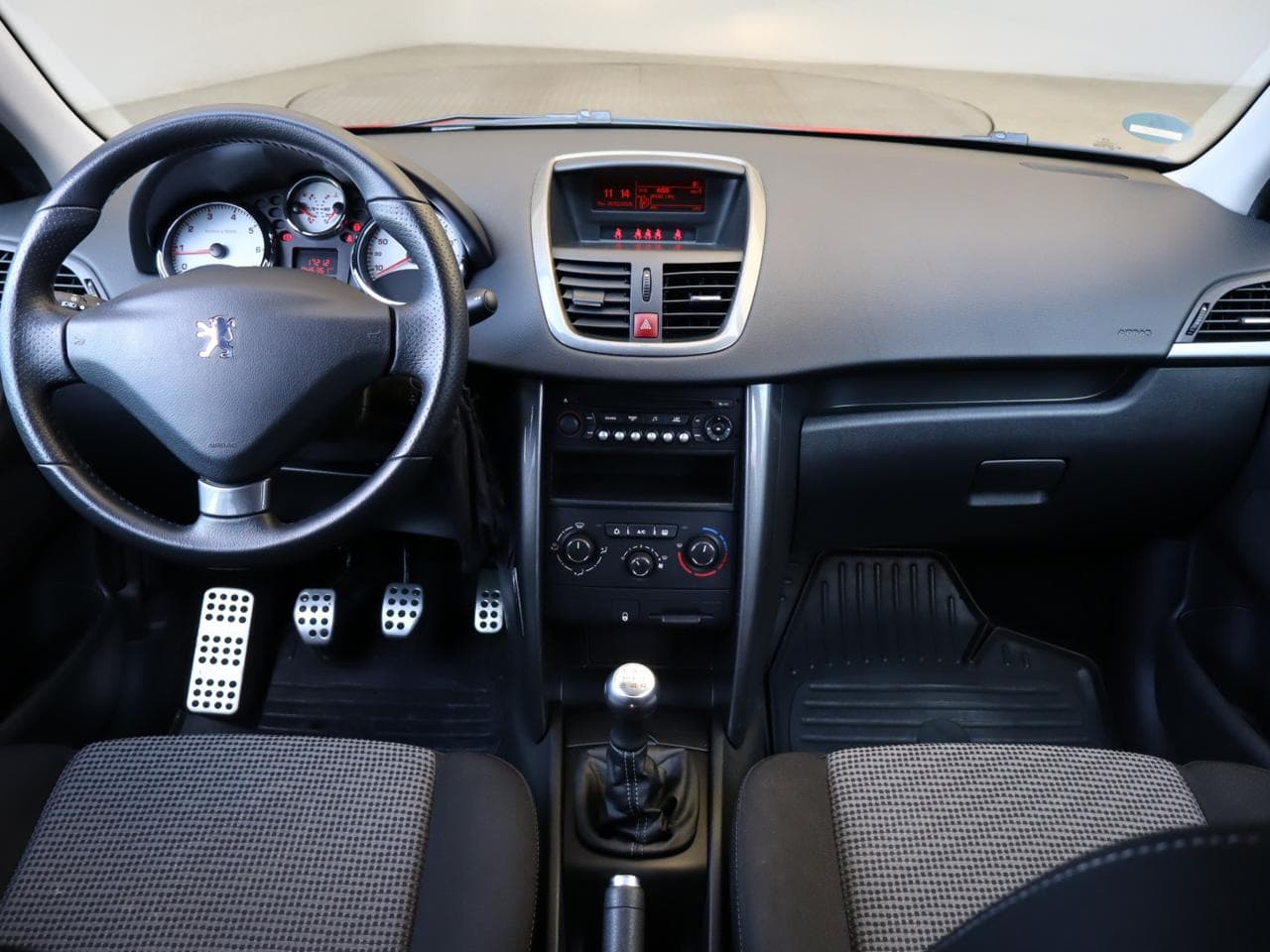 2010 Peugeot 207 - 17