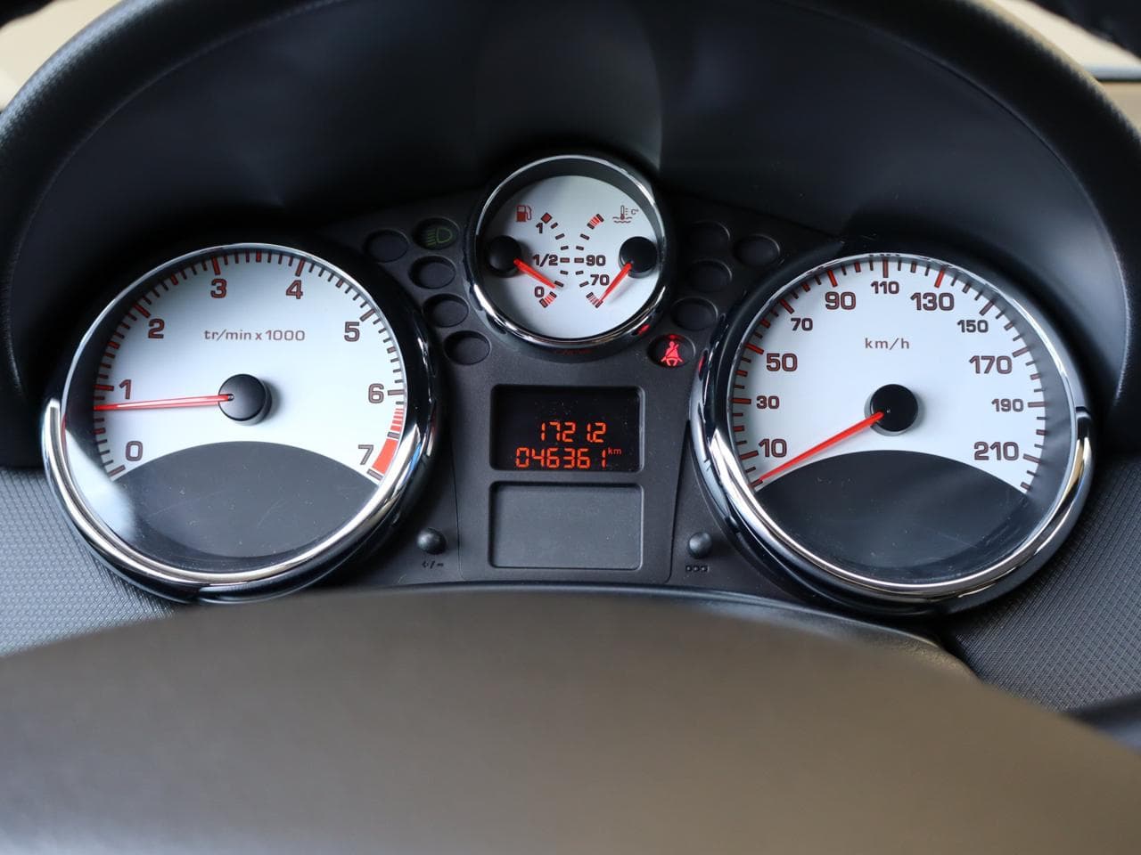 2010 Peugeot 207 - 29