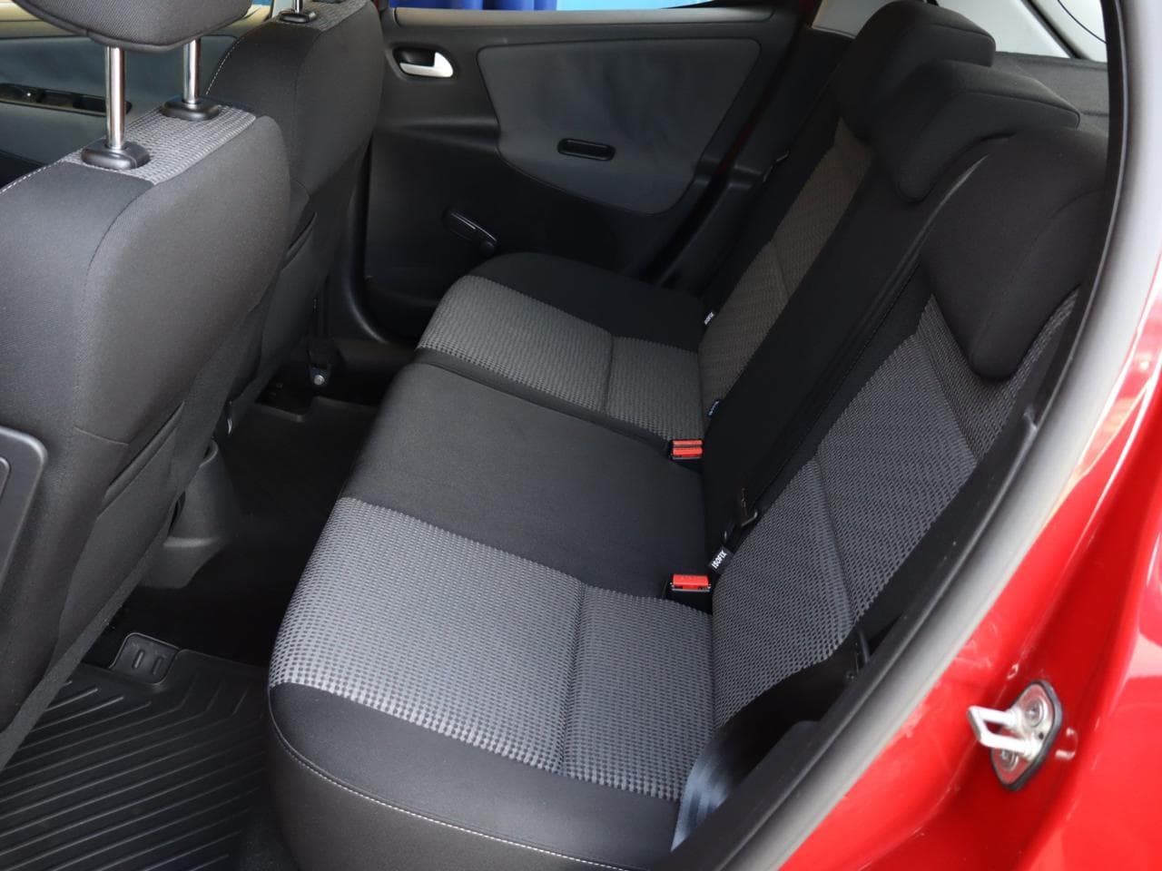 2010 Peugeot 207 - 25