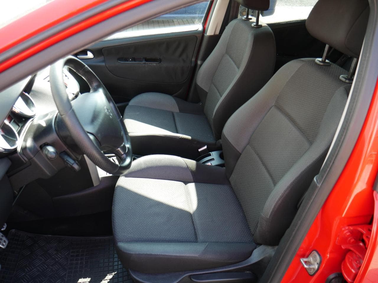 2012 Peugeot 207 - 17