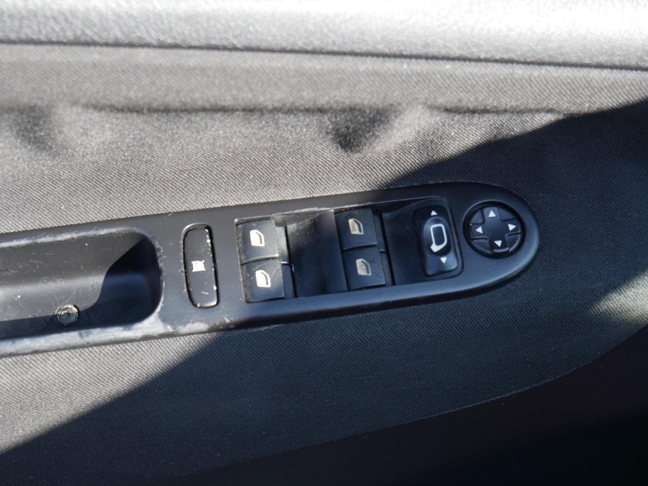 2012 Peugeot 207 - 21