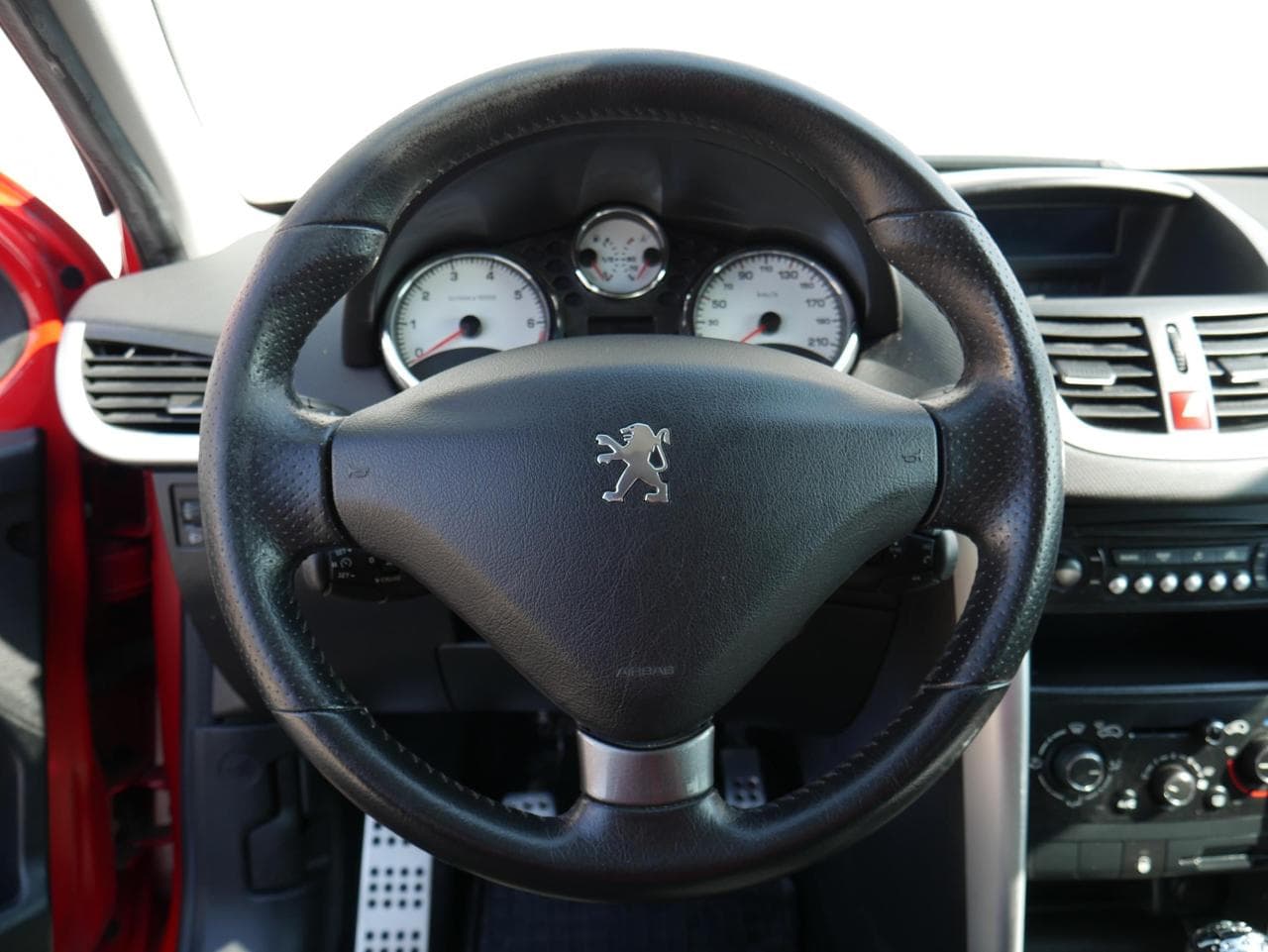 2012 Peugeot 207 - 29