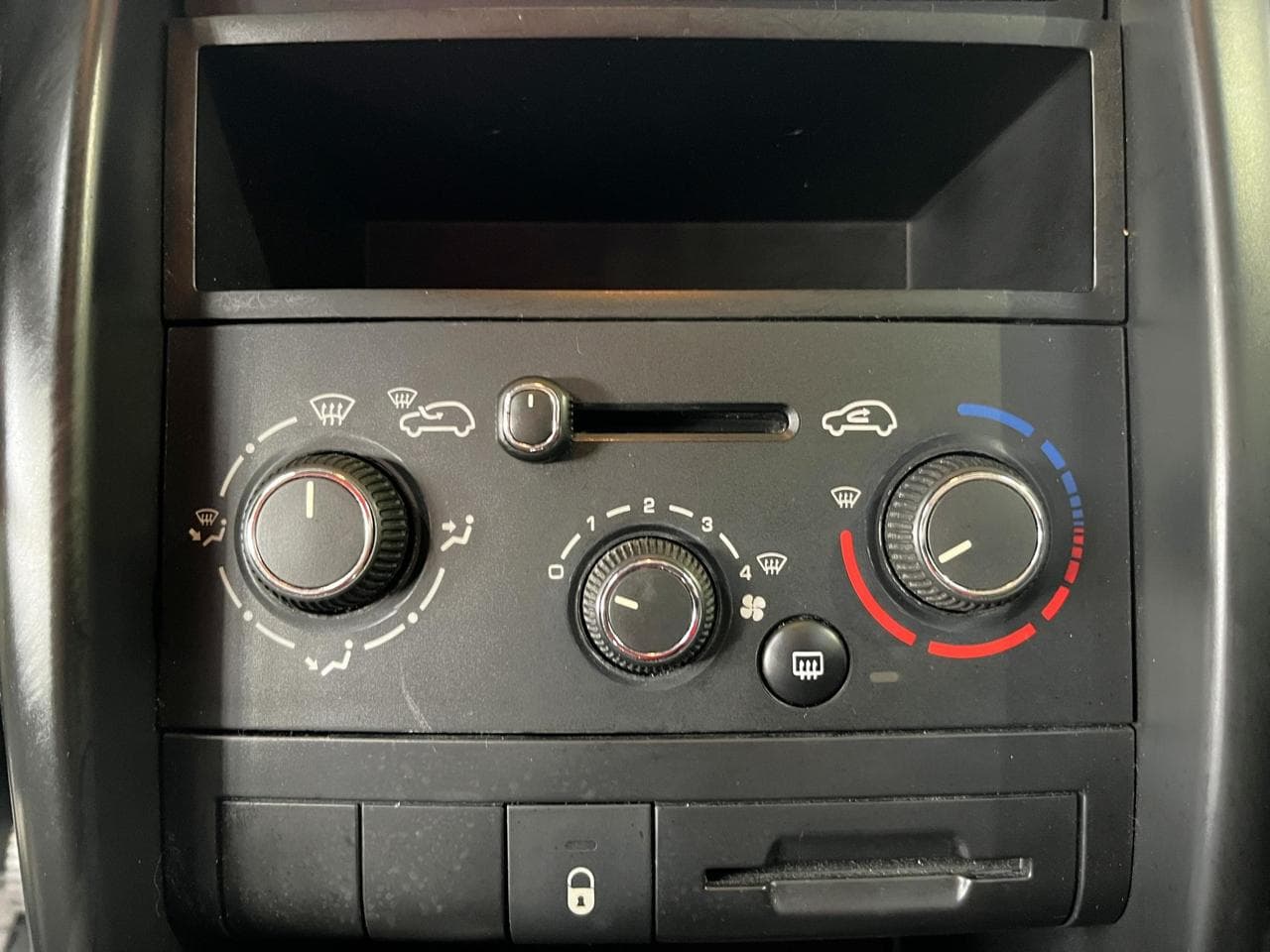 2011 Peugeot 207 - 13