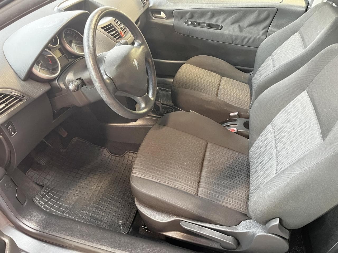 2011 Peugeot 207 - 9
