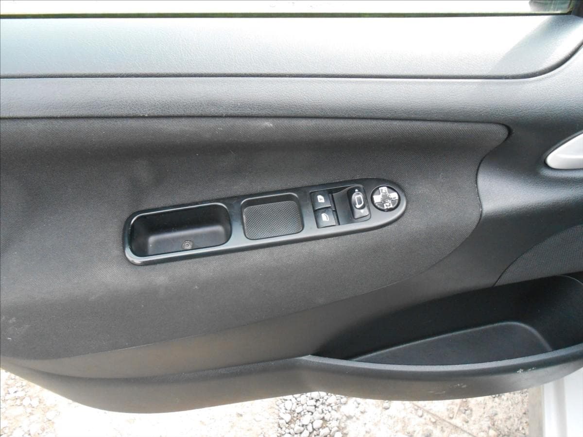 2007 Peugeot 207 - 17
