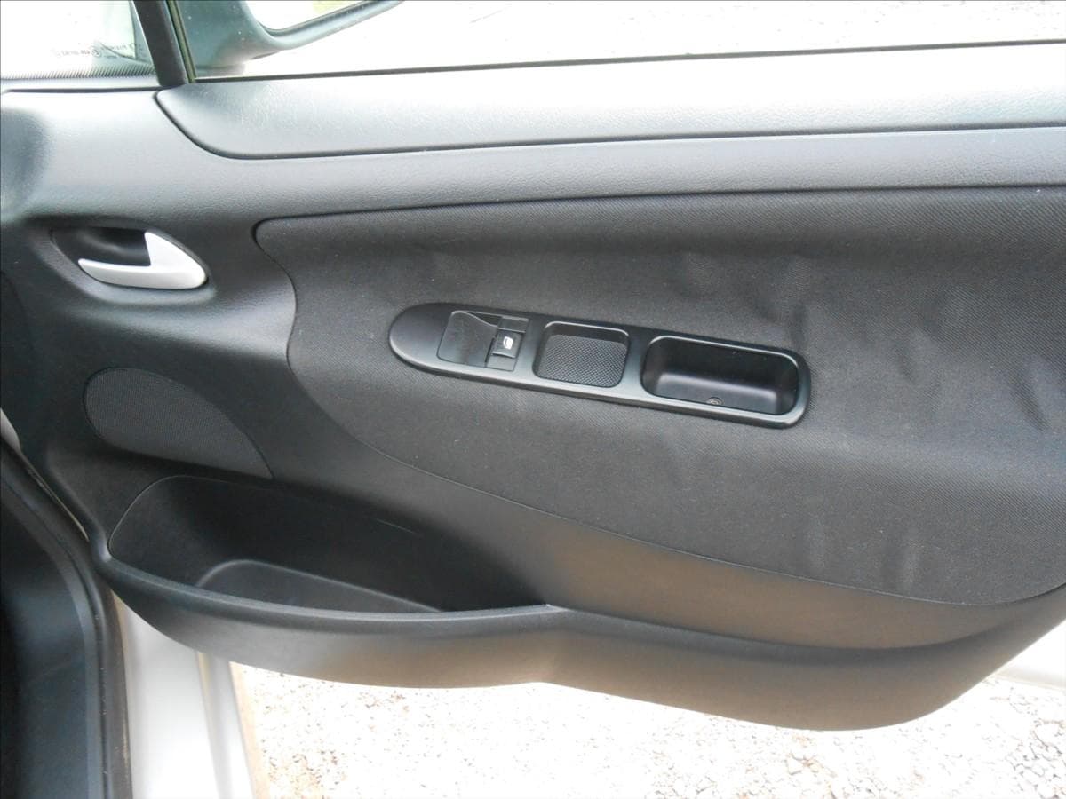 2007 Peugeot 207 - 12
