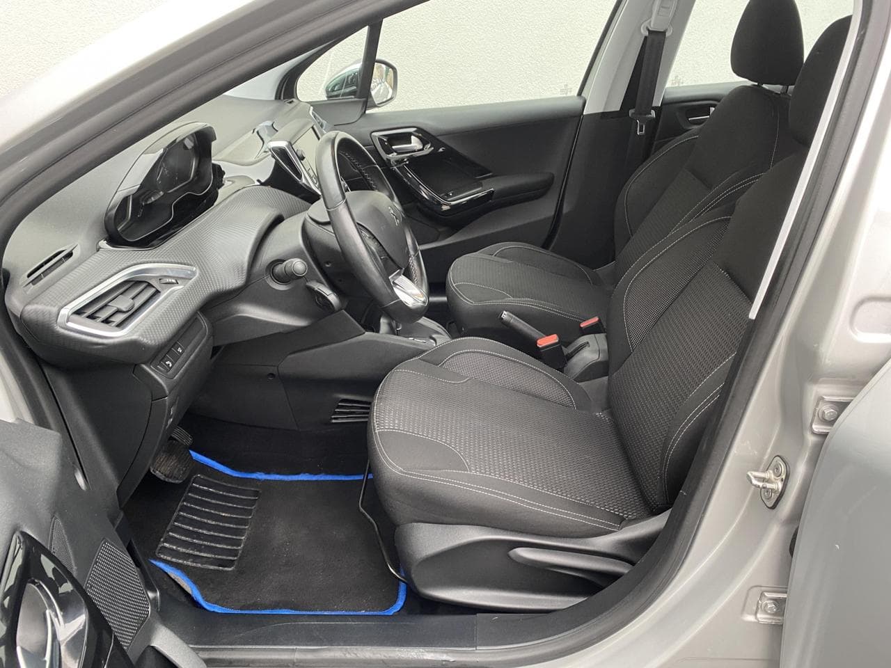 2017 Peugeot 208 - 9