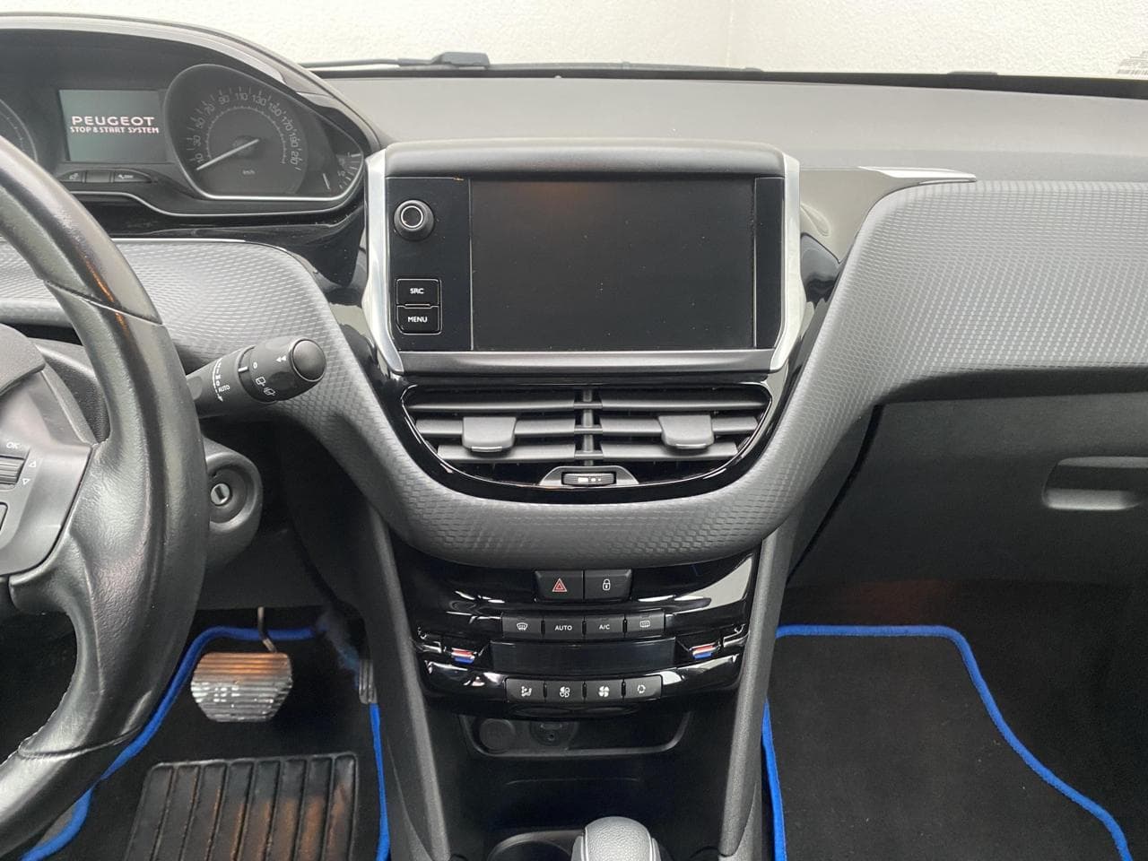 2017 Peugeot 208 - 12